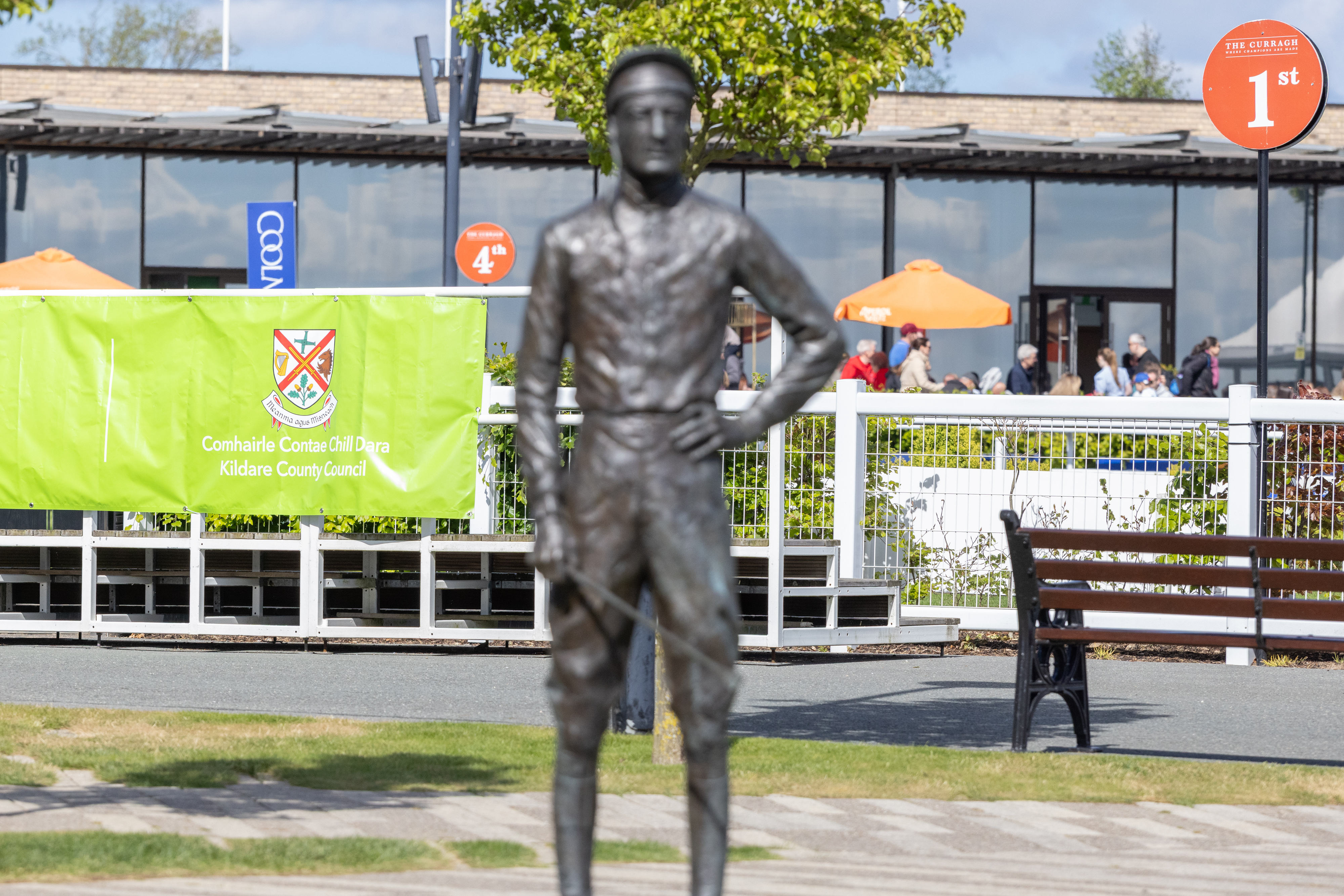 Lester Piggott statue. 